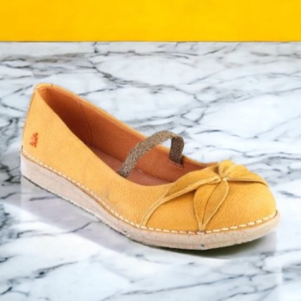 * The Art Company Yellow Nubuck Leaf Appliqué Ballet Mary Jane Flats Size 42